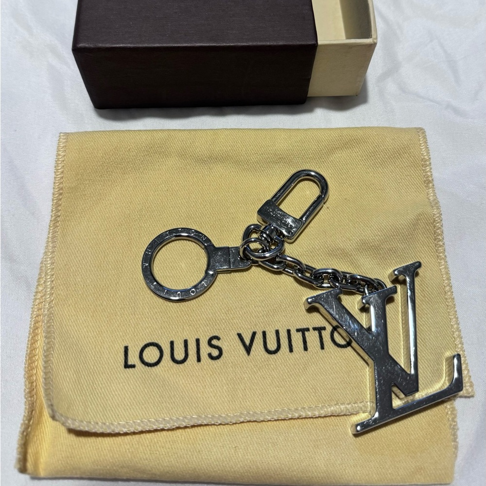 Authentic Louis Vuitton Silver Key Chain Good condition